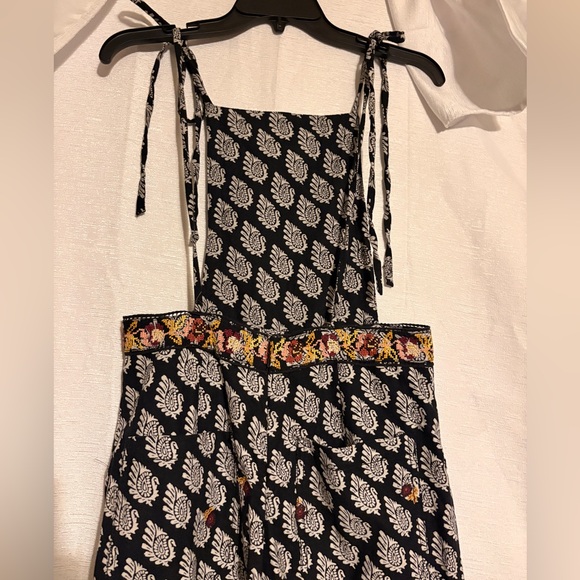 Anthropologie Embroidered Wide-Leg Jumpsuit in Black Floral Motif Overall Sz 4 - Picture 4 of 6